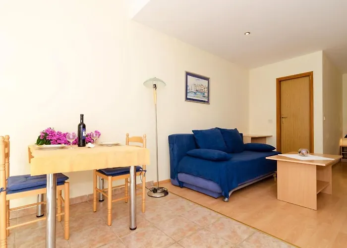 Appartement With Parking Space - 8593 *